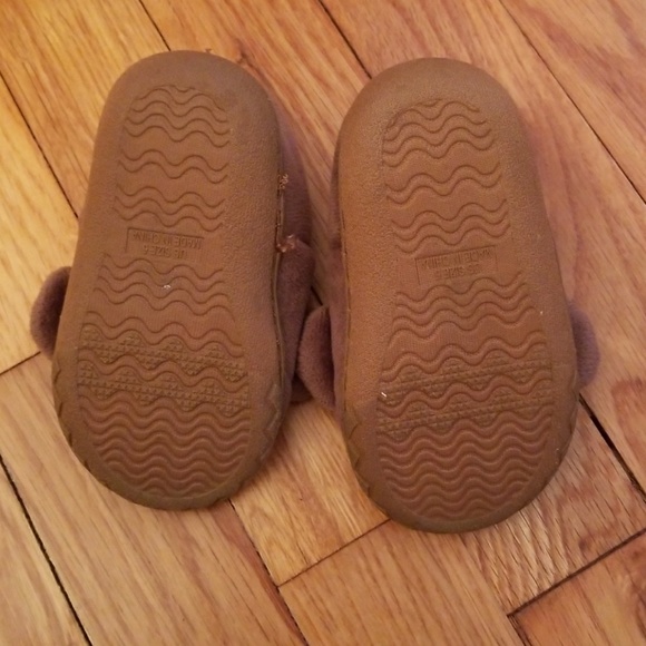 *MAKE AN OFFER* Monkey Slippers - Picture 4 of 4